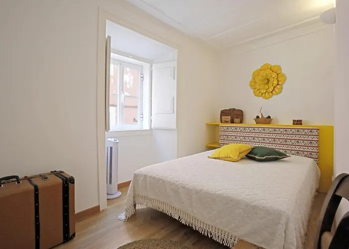 Maria- 2 Bedroom Apartment, Graça neighborhood